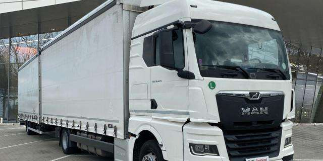 MAN TGX18.470 4x2 LL Retarder (8830) - Camión lona: foto 2 MAN TGX18.470 4x2 LL Retarder (8830) - Camión lona: foto 2