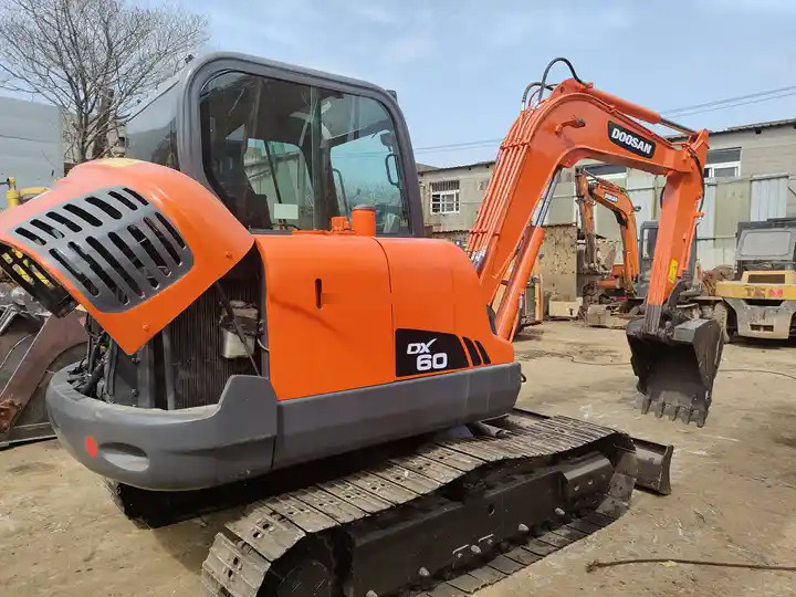 Doosan DX60 Mini Wheel Excavator for Sale Provided Korea Good Construction Original Korea Doosan Engine 6 T,6 Ton in stock - Excavadora de cadenas: foto 3 Doosan DX60 Mini Wheel Excavator for Sale Provided Korea Good Construction Original Korea Doosan Engine 6 T,6 Ton in stock - Excavadora de cadenas: foto 3