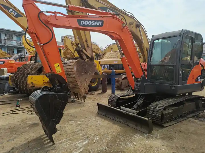 Doosan DX60 Mini Wheel Excavator for Sale Provided Korea Good Construction Original Korea Doosan Engine 6 T,6 Ton in stock - Excavadora de cadenas: foto 5 Doosan DX60 Mini Wheel Excavator for Sale Provided Korea Good Construction Original Korea Doosan Engine 6 T,6 Ton in stock - Excavadora de cadenas: foto 5