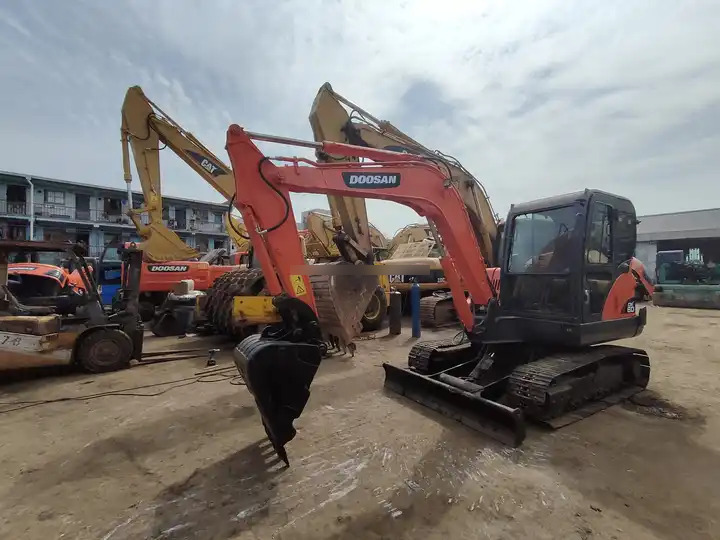 Doosan DX60 Mini Wheel Excavator for Sale Provided Korea Good Construction Original Korea Doosan Engine 6 T,6 Ton in stock - Excavadora de cadenas: foto 4 Doosan DX60 Mini Wheel Excavator for Sale Provided Korea Good Construction Original Korea Doosan Engine 6 T,6 Ton in stock - Excavadora de cadenas: foto 4