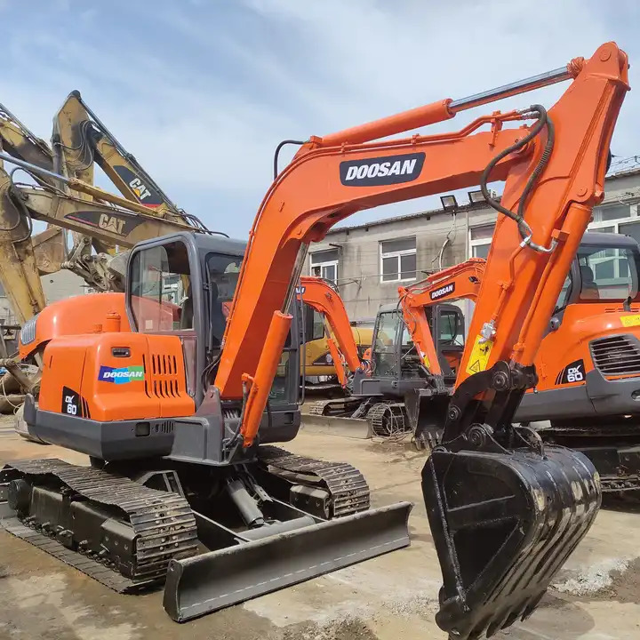 Doosan DX60 Mini Wheel Excavator for Sale Provided Korea Good Construction Original Korea Doosan Engine 6 T,6 Ton in stock - Excavadora de cadenas: foto 1 Doosan DX60 Mini Wheel Excavator for Sale Provided Korea Good Construction Original Korea Doosan Engine 6 T,6 Ton in stock - Excavadora de cadenas: foto 1