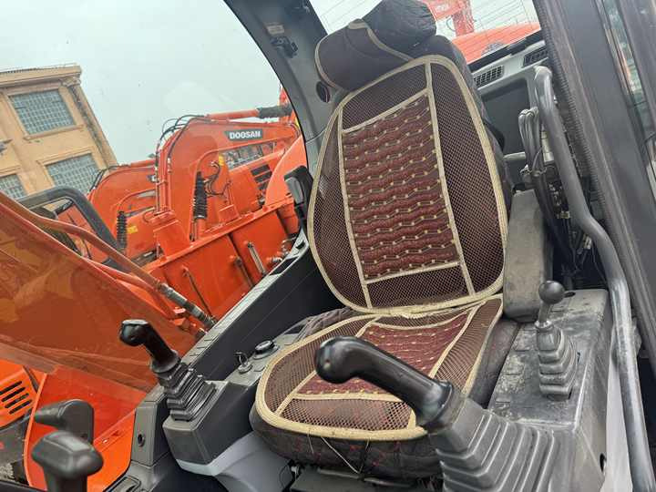 Doosan DX75-9C Used Excavator Crawler Second Hand Korean Engine DX75-9C Small Digger for Home or Farm - Excavadora de cadenas: foto 5 Doosan DX75-9C Used Excavator Crawler Second Hand Korean Engine DX75-9C Small Digger for Home or Farm - Excavadora de cadenas: foto 5