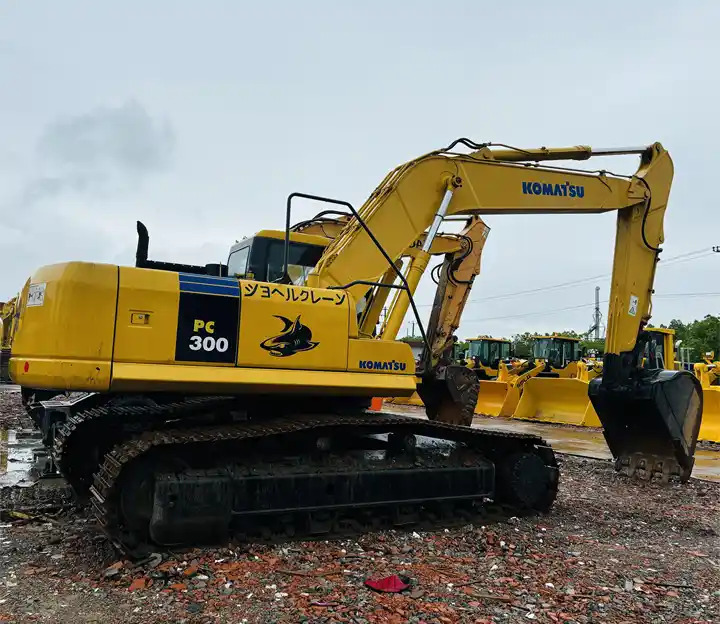 Favorable Price Japan Original Good Working Condition Used Komatsu Pc300-7 Tracked Excavator In Shanghai - Excavadora de cadenas: foto 1 Favorable Price Japan Original Good Working Condition Used Komatsu Pc300-7 Tracked Excavator In Shanghai - Excavadora de cadenas: foto 1