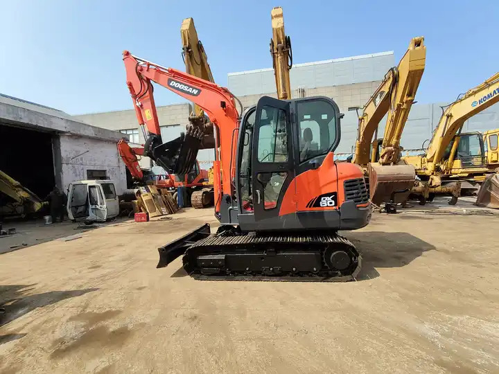 High Quality Hot Sale Used 6t Mini Excavator Original Korea Doosan Used Excavators Doosan Dx60 With Good Performance - Excavadora de cadenas: foto 3 High Quality Hot Sale Used 6t Mini Excavator Original Korea Doosan Used Excavators Doosan Dx60 With Good Performance - Excavadora de cadenas: foto 3