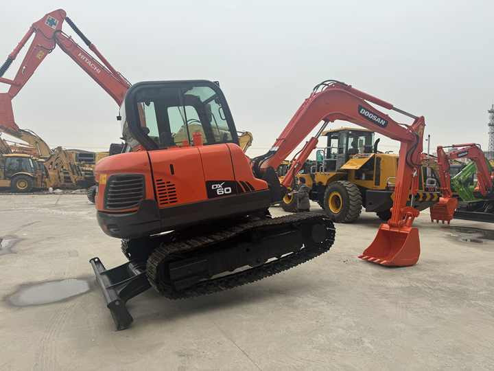 Excavadora de cadenas High Quality and Low Price Used Doosan Dx60 Dx75 Dx80 Crawler Excavator in Good Condition 6-ton Mini 6t Excavator for Sale: foto 6