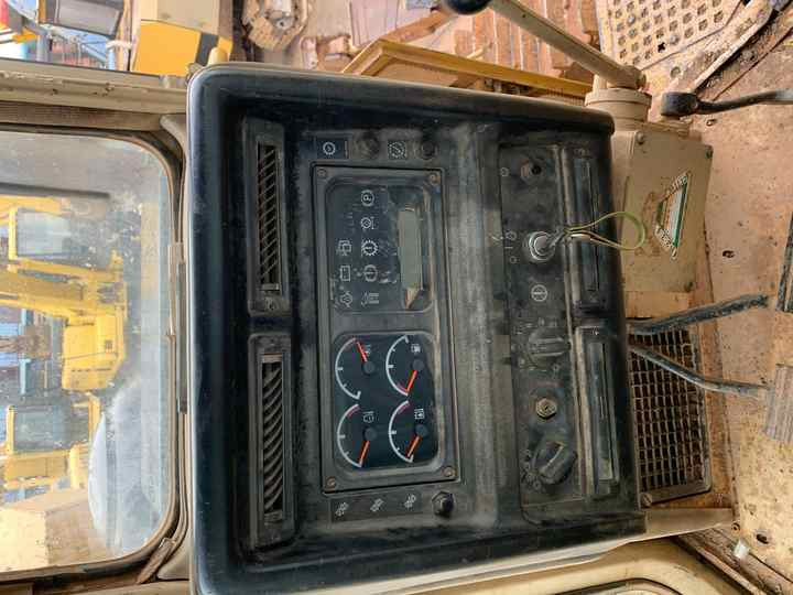 Japan Imported Caterpillar D7R Bulldozer Japan Original Cat D7G D7R D9n D8r Used Bulldozers - Bulldozer: foto 5 Japan Imported Caterpillar D7R Bulldozer Japan Original Cat D7G D7R D9n D8r Used Bulldozers - Bulldozer: foto 5