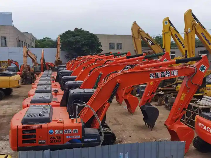 Japan Made Used Excavator Hitachi Ex200-1,Ex200 With Good Condition And Best Price Excavator Machine in Shanghai - Excavadora de cadenas: foto 3 Japan Made Used Excavator Hitachi Ex200-1,Ex200 With Good Condition And Best Price Excavator Machine in Shanghai - Excavadora de cadenas: foto 3