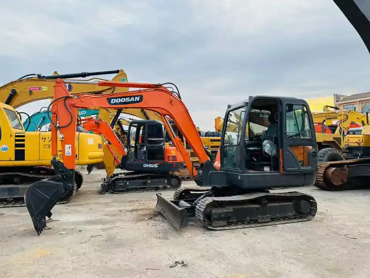 Nice Performance 6t Small Used Excavator,Original Korea Doosan Used Excavators Doosan Dx60 For Sale In Shanghai - Excavadora de cadenas: foto 4 Nice Performance 6t Small Used Excavator,Original Korea Doosan Used Excavators Doosan Dx60 For Sale In Shanghai - Excavadora de cadenas: foto 4