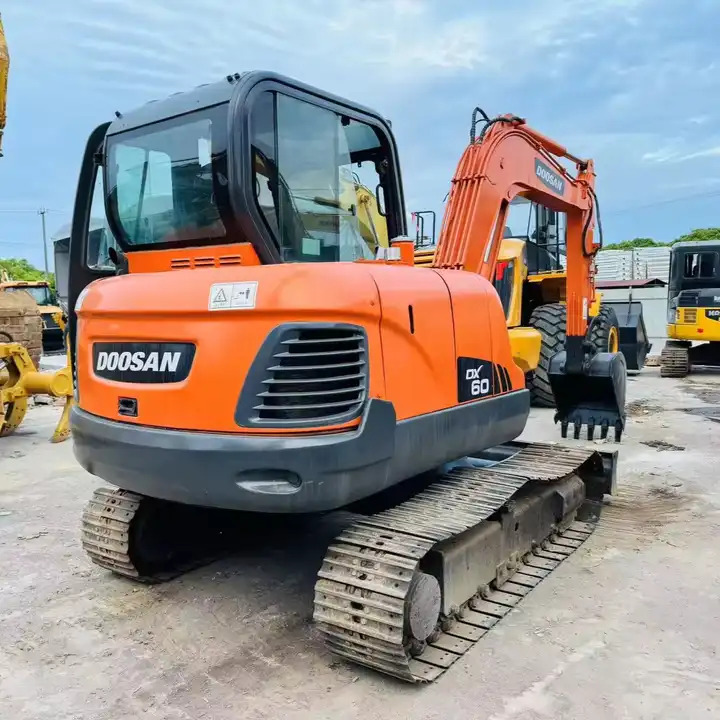 Nice Performance 6t Small Used Excavator,Original Korea Doosan Used Excavators Doosan Dx60 For Sale In Shanghai - Excavadora de cadenas: foto 1 Nice Performance 6t Small Used Excavator,Original Korea Doosan Used Excavators Doosan Dx60 For Sale In Shanghai - Excavadora de cadenas: foto 1