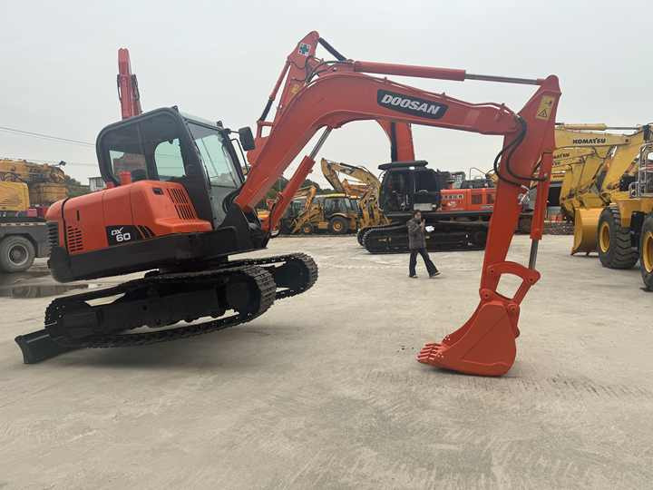 Nice Performance 6t Small Used Excavator,Original Korea Doosan Used Excavators Doosan Dx60 for Sale - Excavadora de cadenas: foto 3 Nice Performance 6t Small Used Excavator,Original Korea Doosan Used Excavators Doosan Dx60 for Sale - Excavadora de cadenas: foto 3