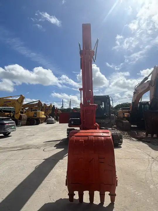 Slightly Used Japan Origin Hitachi Zx120 12t Used Excavator With A/c In Shanghai - Excavadora de cadenas: foto 3 Slightly Used Japan Origin Hitachi Zx120 12t Used Excavator With A/c In Shanghai - Excavadora de cadenas: foto 3