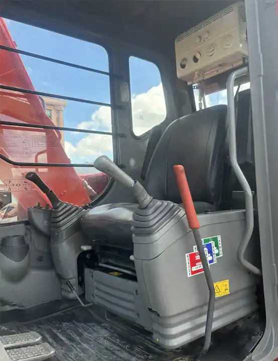 Slightly Used Japan Origin Hitachi Zx120 12t Used Excavator With A/c In Shanghai - Excavadora de cadenas: foto 4 Slightly Used Japan Origin Hitachi Zx120 12t Used Excavator With A/c In Shanghai - Excavadora de cadenas: foto 4