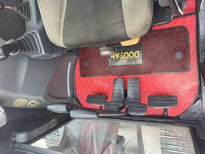 Top Grade in Stock Doosan DX60 Used 6 Ton Hydraulic Crawler Excavator Digger High Quality Factory Price Used 6 Ton - Excavadora de cadenas: foto 4 Top Grade in Stock Doosan DX60 Used 6 Ton Hydraulic Crawler Excavator Digger High Quality Factory Price Used 6 Ton - Excavadora de cadenas: foto 4