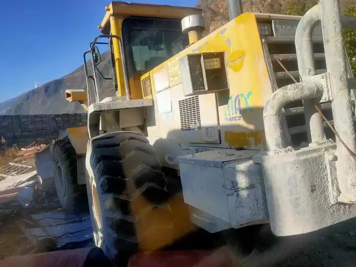 Used 7 Ton Heavy Front Loader Komatsu Wa470 Good Price Japan Made Tire Loader In Shanghai - Cargadora de ruedas: foto 5 Used 7 Ton Heavy Front Loader Komatsu Wa470 Good Price Japan Made Tire Loader In Shanghai - Cargadora de ruedas: foto 5