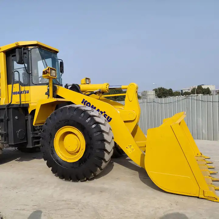 Used 7 Ton Heavy Front Loader Komatsu Wa470 Good Price Japan Made Tire Loader In Shanghai - Cargadora de ruedas: foto 1 Used 7 Ton Heavy Front Loader Komatsu Wa470 Good Price Japan Made Tire Loader In Shanghai - Cargadora de ruedas: foto 1