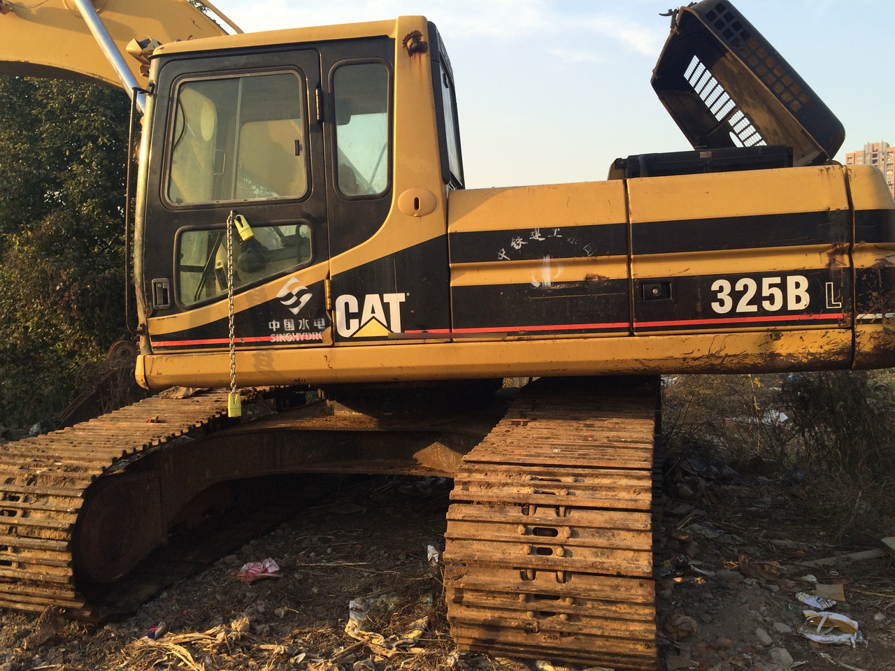Used Caterpillar excavator CAT 325BL in good condition for sale - Excavadora de cadenas: foto 2 Used Caterpillar excavator CAT 325BL in good condition for sale - Excavadora de cadenas: foto 2