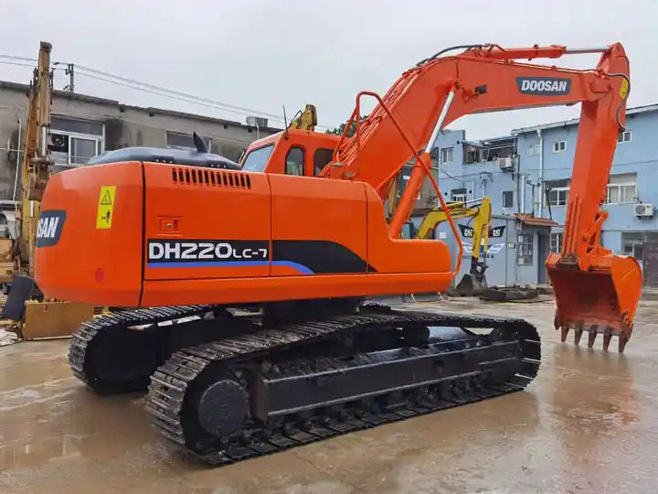 Used Doosan DH220-7 excavator on sale with manual engine made in Korea - Excavadora de cadenas: foto 5 Used Doosan DH220-7 excavator on sale with manual engine made in Korea - Excavadora de cadenas: foto 5