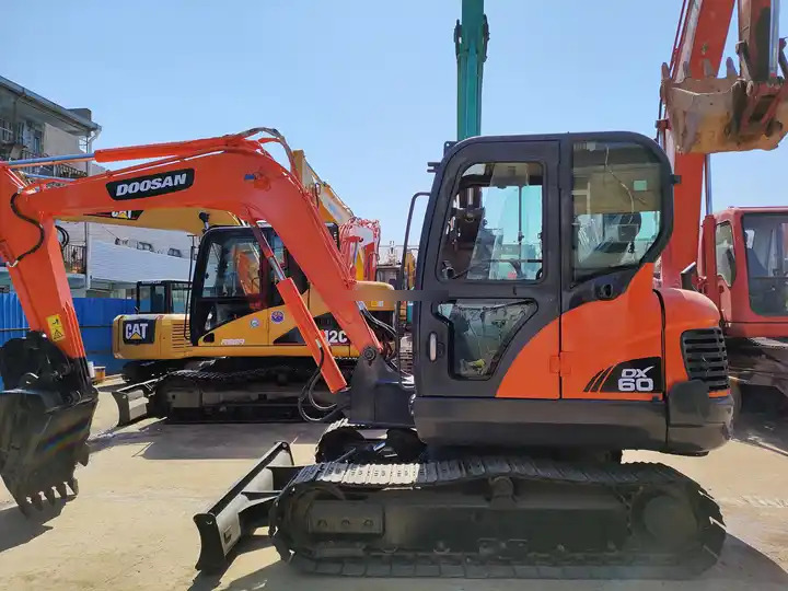 Used excavator doosan dx60 excavators earth-moving machinery doosan dx60 dx80 dx75 dx225 for sale - Excavadora de cadenas: foto 3 Used excavator doosan dx60 excavators earth-moving machinery doosan dx60 dx80 dx75 dx225 for sale - Excavadora de cadenas: foto 3