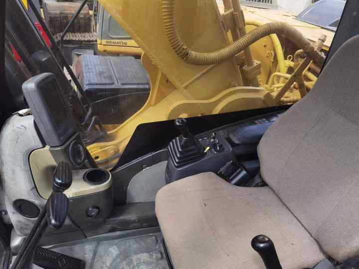 Used komatsu PC 56-7 Pc60-7 Crawler Excavator 6 Ton Excavator In Shanghai China For Sale PC 60 60-7 PC60 PC78 Nice excavator - Excavadora de cadenas: foto 5 Used komatsu PC 56-7 Pc60-7 Crawler Excavator 6 Ton Excavator In Shanghai China For Sale PC 60 60-7 PC60 PC78 Nice excavator - Excavadora de cadenas: foto 5