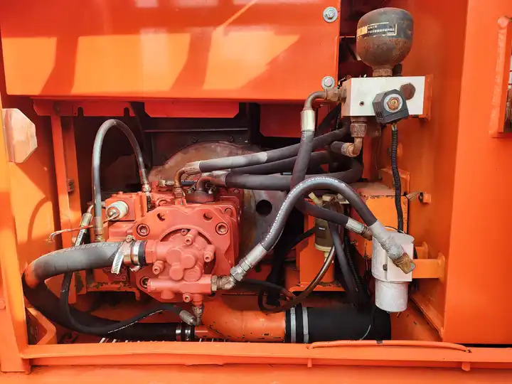 Well-maintained Cheap Price Korea Original Used Doosan Dh150,Dh150lc-7 Crawler Excavator in Shanghai - Excavadora de cadenas: foto 3 Well-maintained Cheap Price Korea Original Used Doosan Dh150,Dh150lc-7 Crawler Excavator in Shanghai - Excavadora de cadenas: foto 3