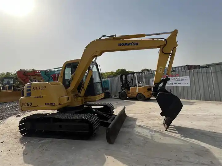 Komatsu used pc60-7 excavator/used 6ton excavator /Komatsu japan pc60-7 mini used excavator for sale Komatsu excavator - Excavadora de cadenas: foto 5 Komatsu used pc60-7 excavator/used 6ton excavator /Komatsu japan pc60-7 mini used excavator for sale Komatsu excavator - Excavadora de cadenas: foto 5