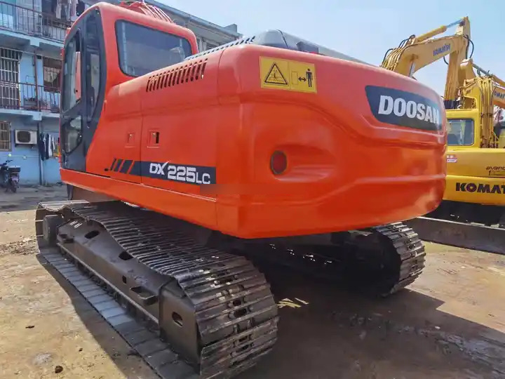 Second hand excavator used machinery equipment Doosan dx225 used excavators in stock for sale - Excavadora de cadenas: foto 4 Second hand excavator used machinery equipment Doosan dx225 used excavators in stock for sale - Excavadora de cadenas: foto 4