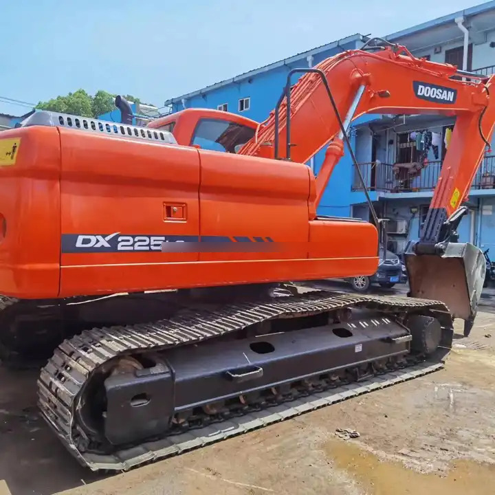 Second hand excavator used machinery equipment Doosan dx225 used excavators in stock for sale - Excavadora de cadenas: foto 1 Second hand excavator used machinery equipment Doosan dx225 used excavators in stock for sale - Excavadora de cadenas: foto 1
