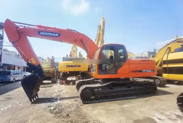 Second hand excavator used machinery equipment Doosan dx225 used excavators in stock for sale - Excavadora de cadenas: foto 2 Second hand excavator used machinery equipment Doosan dx225 used excavators in stock for sale - Excavadora de cadenas: foto 2
