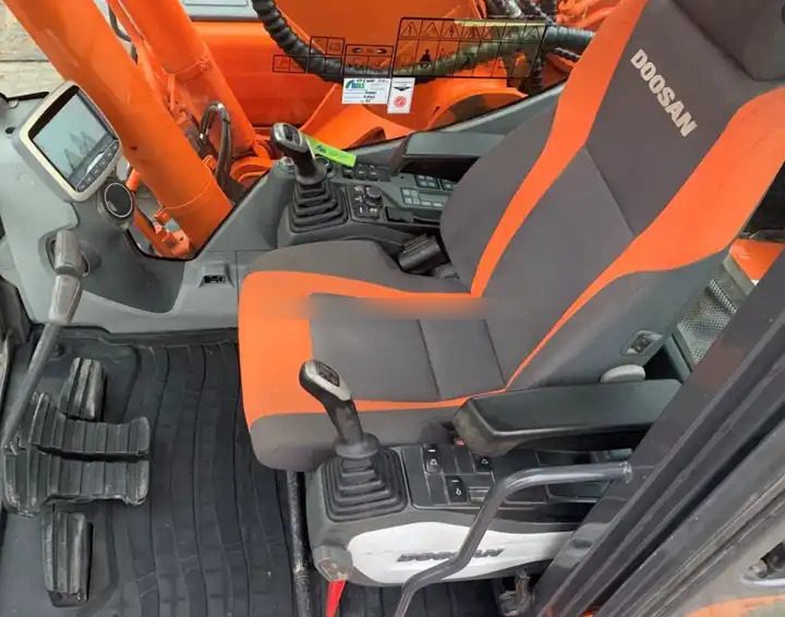 Second hand excavator used machinery equipment Doosan dx225 used excavators in stock for sale - Excavadora de cadenas: foto 5 Second hand excavator used machinery equipment Doosan dx225 used excavators in stock for sale - Excavadora de cadenas: foto 5