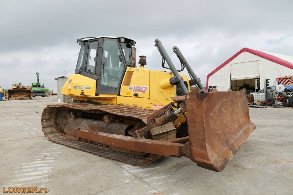 New Holland D 180 - Bulldozer: foto 1 New Holland D 180 - Bulldozer: foto 1