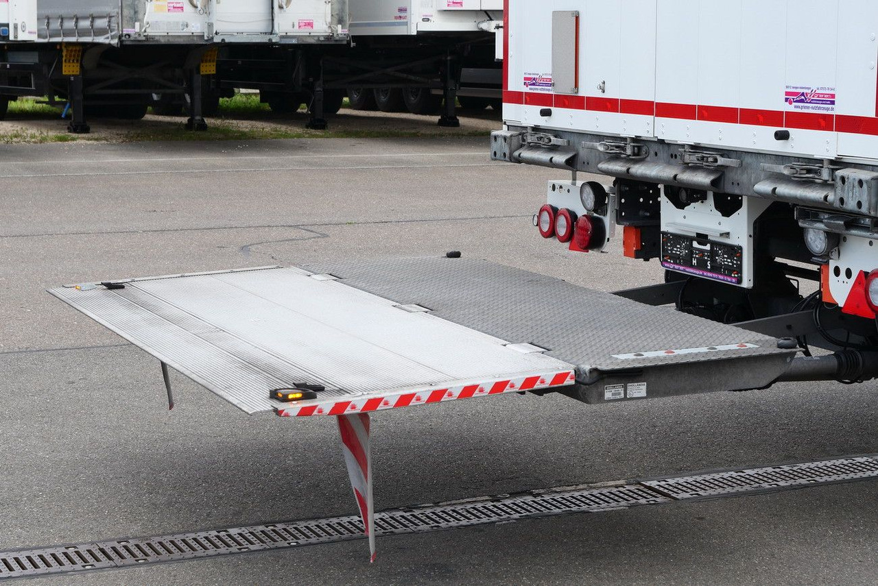 Semirremolque caja cerrada Schmitz Cargobull SKO 24/3 x ZURR/2 x LIFT /LBW 2000 kg / 2,70: foto 26