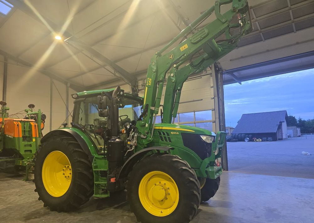 John Deere 6145 R - Tractor: foto 1 John Deere 6145 R - Tractor: foto 1