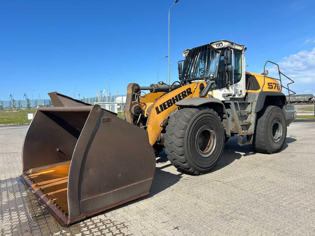 LIEBHERR L576 - Cargadora de ruedas: foto 1 LIEBHERR L576 - Cargadora de ruedas: foto 1