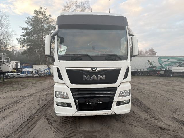 MAN TGX 26.460 FG 6x2 Motorschaden - Camión lona: foto 1 MAN TGX 26.460 FG 6x2 Motorschaden - Camión lona: foto 1