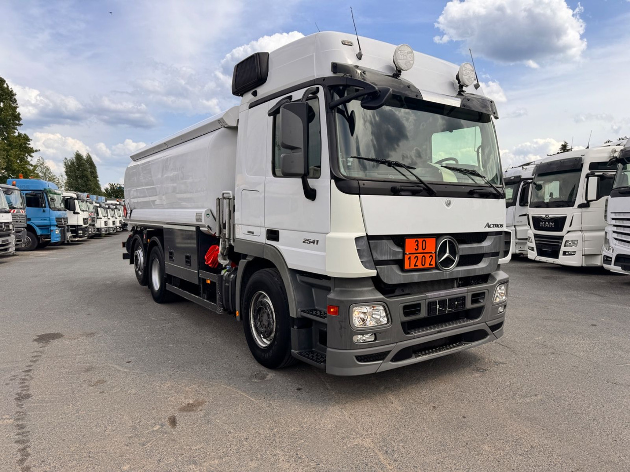 Mercedes-Benz Actros 2541 Tankwagen - Camión cisterna: foto 2 Mercedes-Benz Actros 2541 Tankwagen - Camión cisterna: foto 2