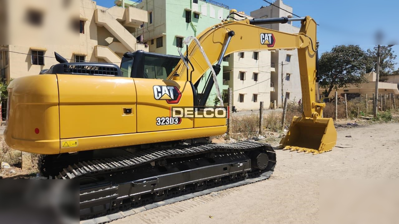 CATERPILLAR 323D3 - Excavadora de cadenas: foto 2 CATERPILLAR 323D3 - Excavadora de cadenas: foto 2