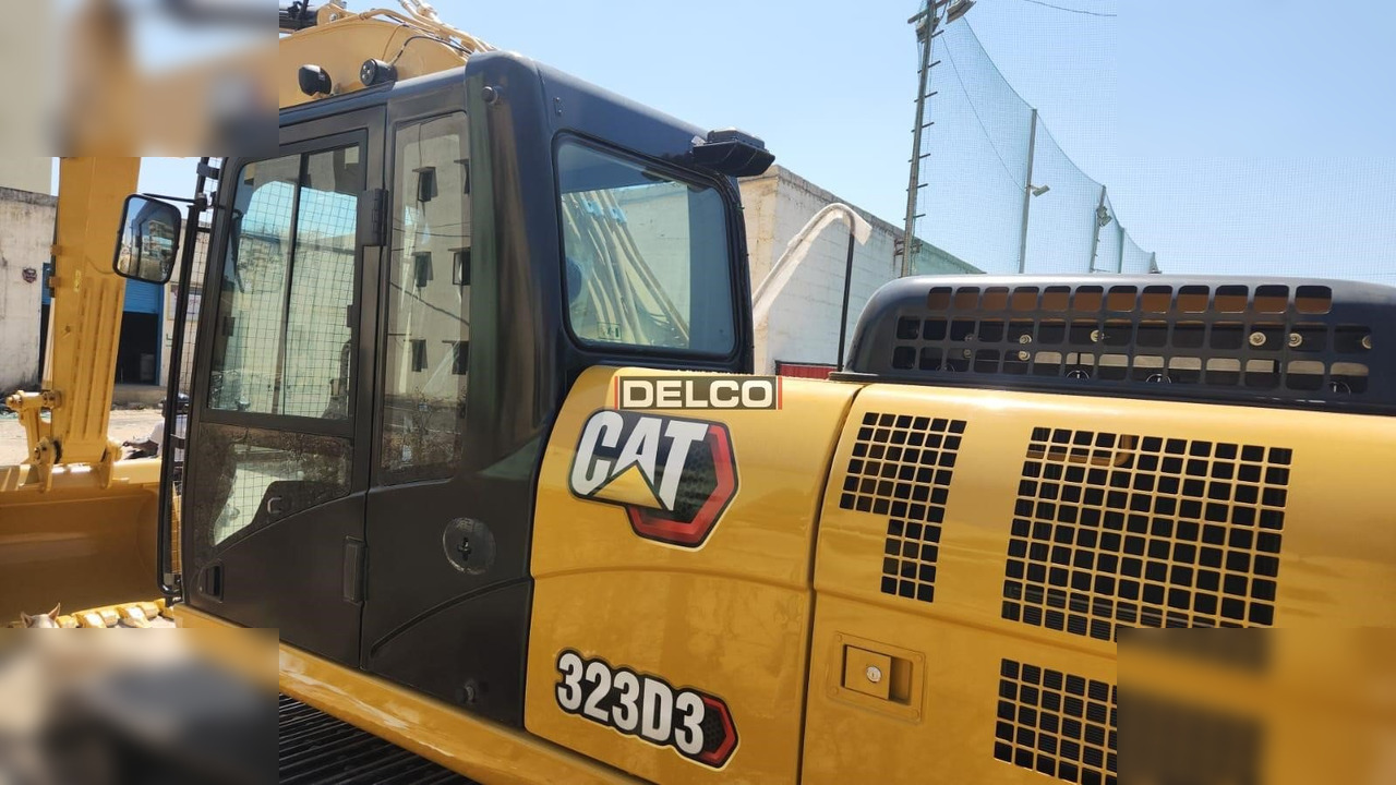CATERPILLAR 323D3 - Excavadora de cadenas: foto 4 CATERPILLAR 323D3 - Excavadora de cadenas: foto 4