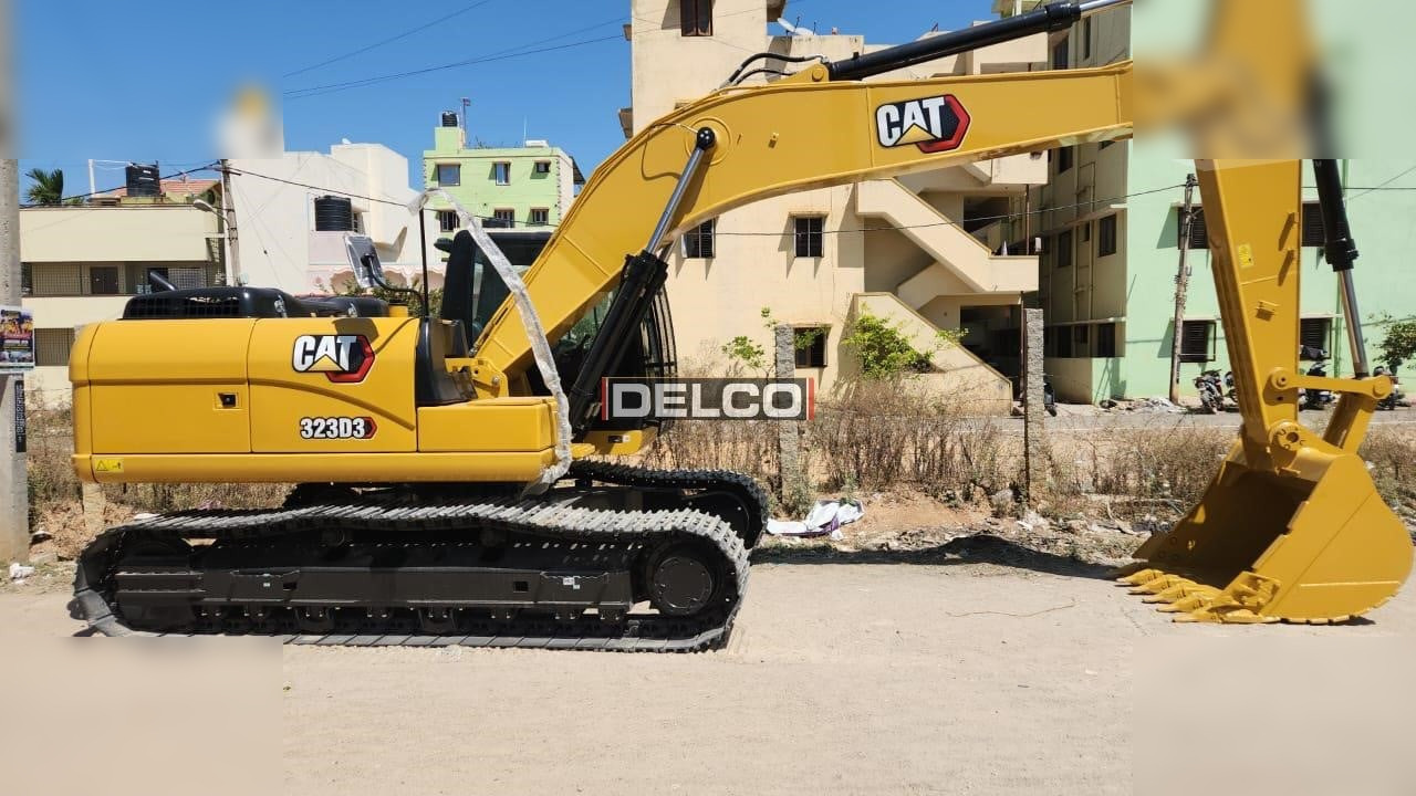 CATERPILLAR 323D3 - Excavadora de cadenas: foto 4 CATERPILLAR 323D3 - Excavadora de cadenas: foto 4