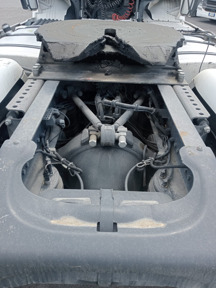 SCANIA R490LA4X2NB - Cabeza tractora: foto 4 SCANIA R490LA4X2NB - Cabeza tractora: foto 4