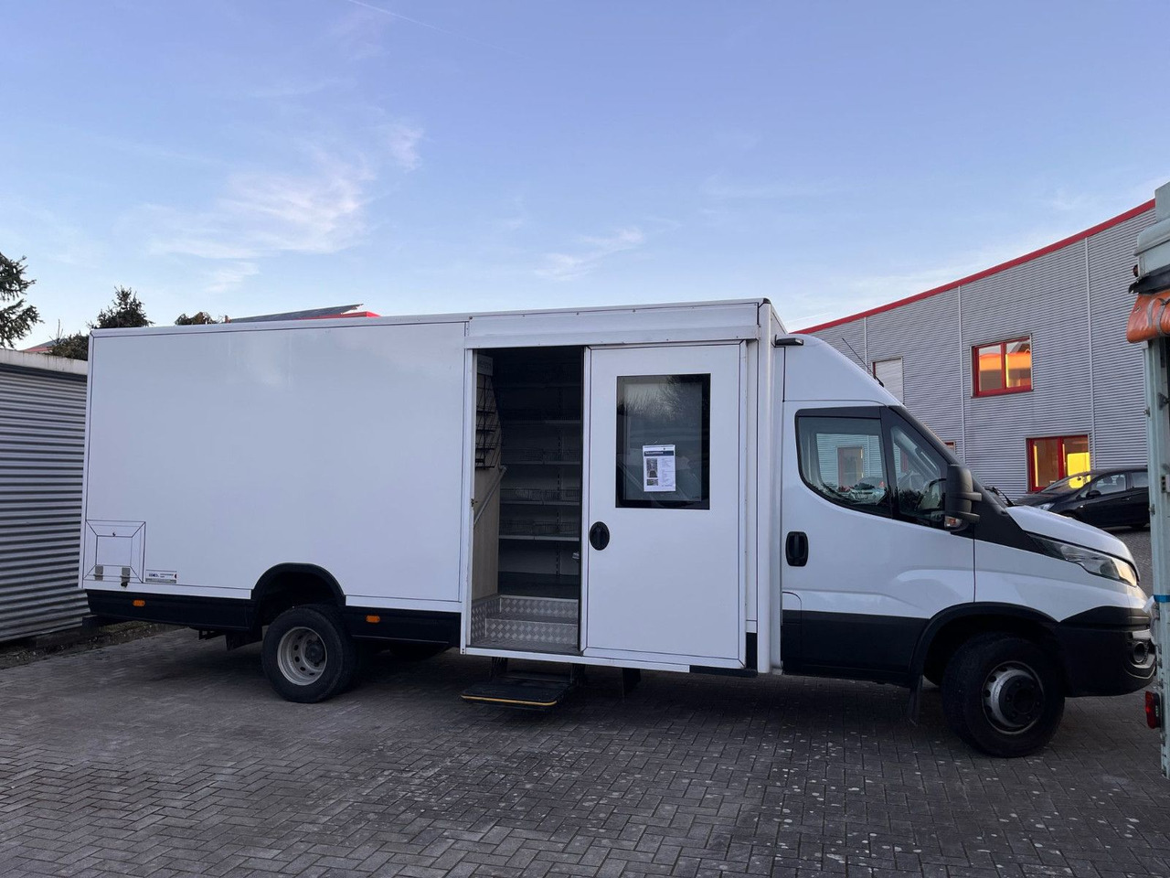 Iveco Daily SB Mobil - Camión tienda: foto 1 Iveco Daily SB Mobil - Camión tienda: foto 1