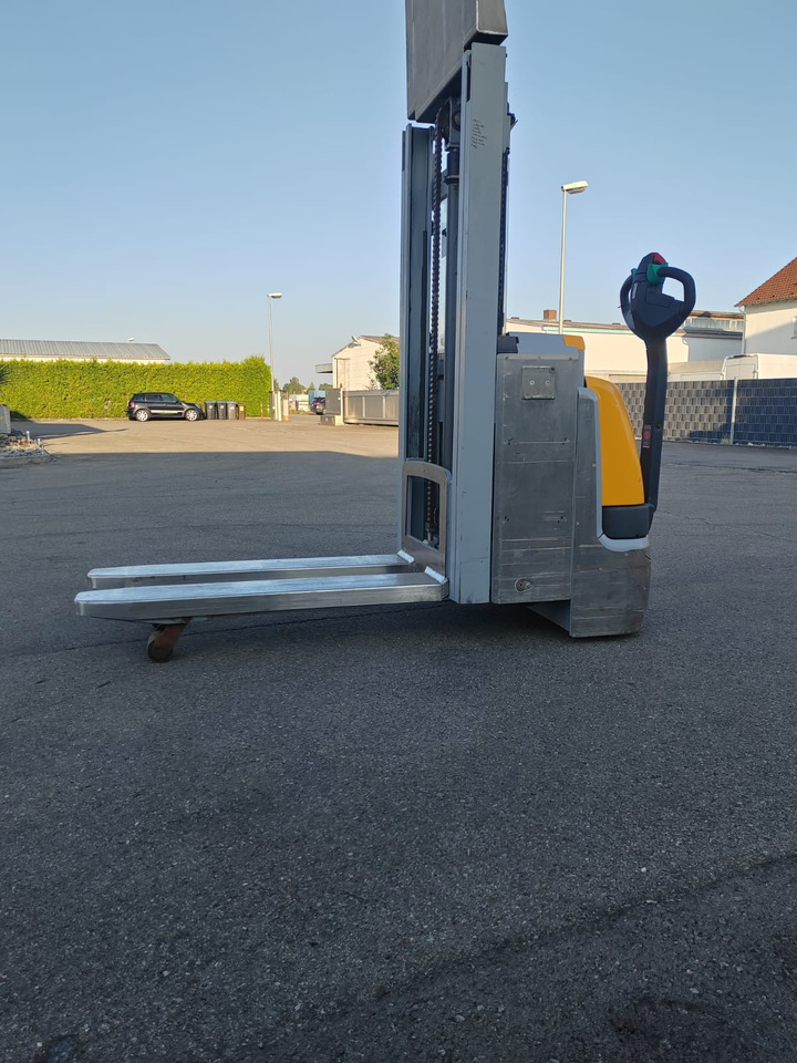 Jungheinrich EJC 112z/ remote control/ acid protect/ initial/ 511h - Apilador: foto 4 Jungheinrich EJC 112z/ remote control/ acid protect/ initial/ 511h - Apilador: foto 4