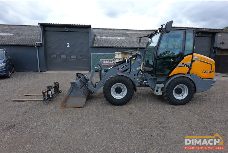 Giant Giant G5000DC X-TRA Hydraulische snelwissel, palletvorken - Minicargadora de cadenas: foto 1 Giant Giant G5000DC X-TRA Hydraulische snelwissel, palletvorken - Minicargadora de cadenas: foto 1