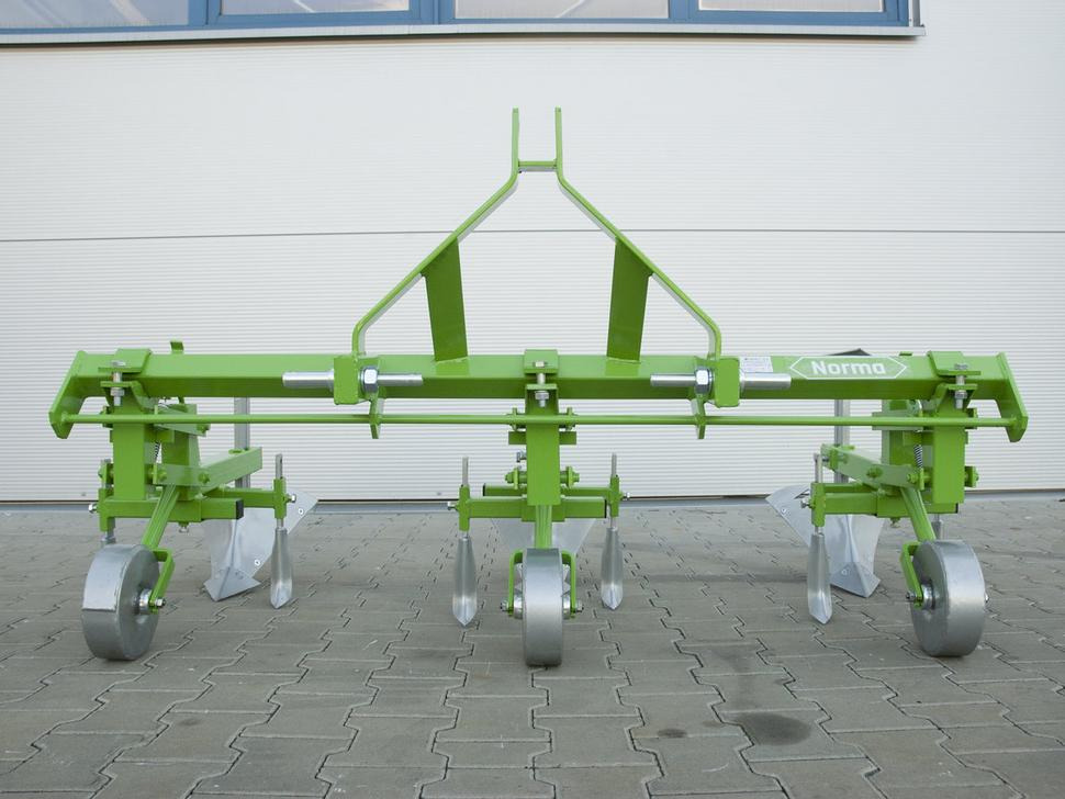 Bomet Jäthacke-Häufler / Hoe ridger / Butteuse / Rincalzatore assolcatore / Полольник-окучник / Obsypnik - Equipo para trabajo del suelo: foto 2 Bomet Jäthacke-Häufler / Hoe ridger / Butteuse / Rincalzatore assolcatore / Полольник-окучник / Obsypnik - Equipo para trabajo del suelo: foto 2
