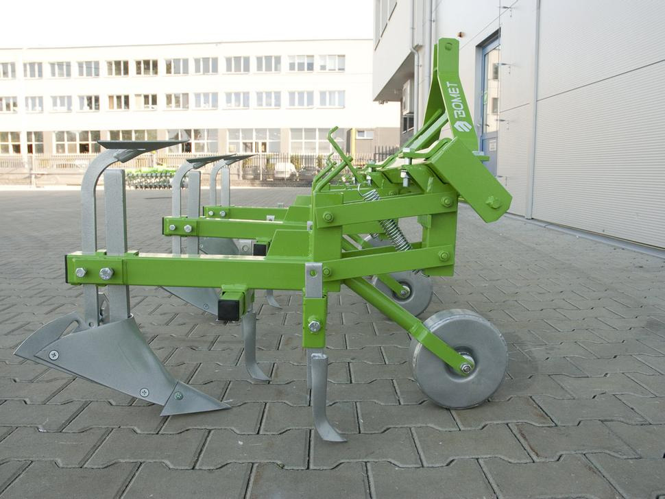 Bomet Jäthacke-Häufler / Hoe ridger / Butteuse / Rincalzatore assolcatore / Полольник-окучник / Obsypnik - Equipo para trabajo del suelo: foto 3 Bomet Jäthacke-Häufler / Hoe ridger / Butteuse / Rincalzatore assolcatore / Полольник-окучник / Obsypnik - Equipo para trabajo del suelo: foto 3