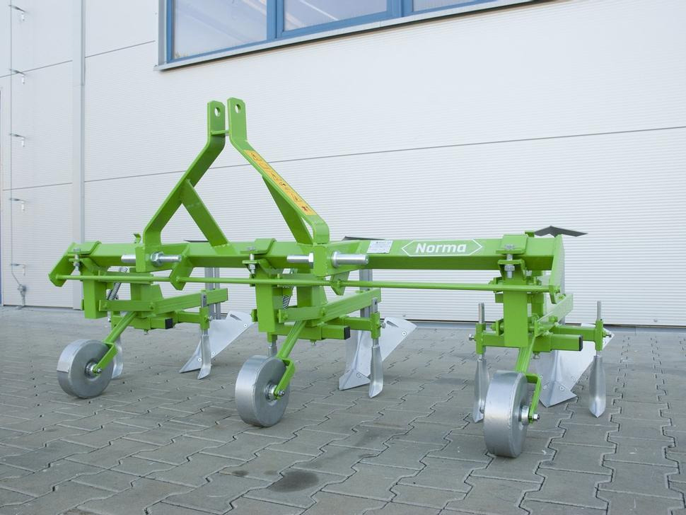 Bomet Jäthacke-Häufler / Hoe ridger / Butteuse / Rincalzatore assolcatore / Полольник-окучник / Obsypnik - Equipo para trabajo del suelo: foto 1 Bomet Jäthacke-Häufler / Hoe ridger / Butteuse / Rincalzatore assolcatore / Полольник-окучник / Obsypnik - Equipo para trabajo del suelo: foto 1