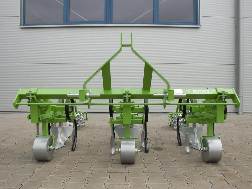 Bomet Jäthacke / Hoe ridger / Butteuse / Rincalzatore assolcatore / Полольник-окучник / Obsypnik - Equipo para trabajo del suelo: foto 1 Bomet Jäthacke / Hoe ridger / Butteuse / Rincalzatore assolcatore / Полольник-окучник / Obsypnik - Equipo para trabajo del suelo: foto 1