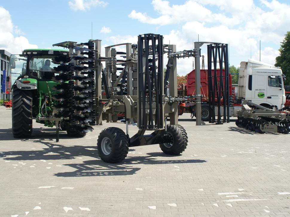 ROLEX Hydraulische Scheibenegge / Hydraulic discs harrow / Dechaumeur à disques / Erpice a dischi / Гидравлическая дисковая борона / Brona talerzowa hydraulicznie składana ciężka 4 m - Rastras: foto 4 ROLEX Hydraulische Scheibenegge / Hydraulic discs harrow / Dechaumeur à disques / Erpice a dischi / Гидравлическая дисковая борона / Brona talerzowa hydraulicznie składana ciężka 4 m - Rastras: foto 4