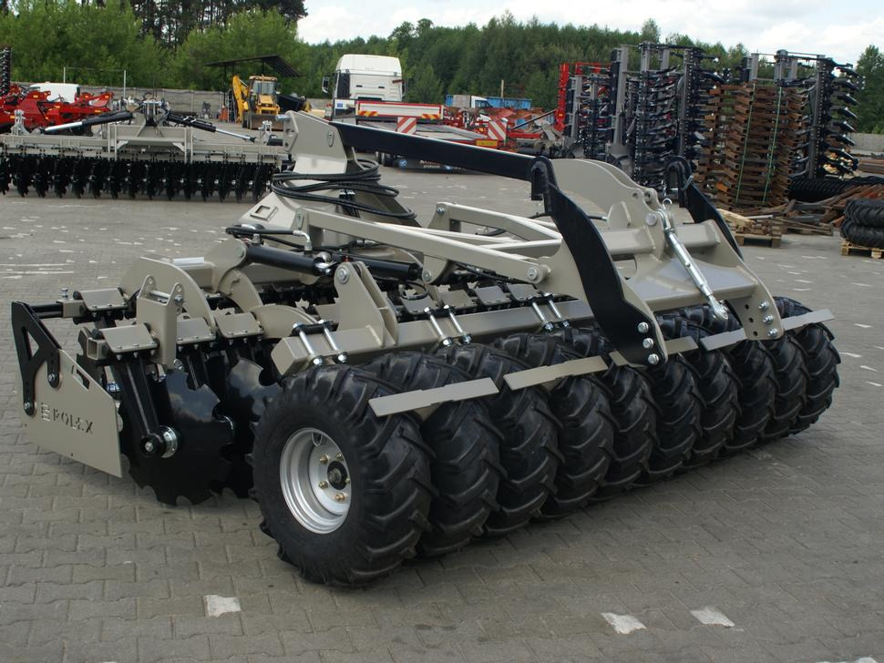 Rastras nuevo ROLEX Scheibenegge /  Disc harrow with hydropack and tire roller / Dechaumeur à disques / Erpice a dischi / Дисковая борона с гидропаком и колёсным катком / Agregat talerzowy uprawowy z hydropackiem i: foto 15