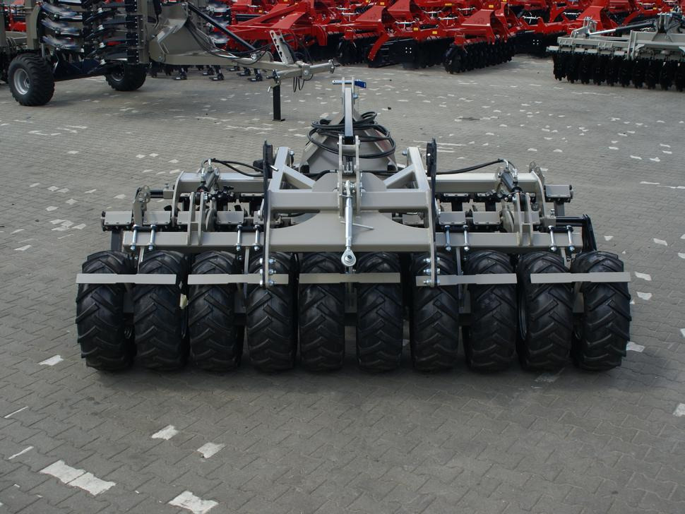 Rastras nuevo ROLEX Scheibenegge /  Disc harrow with hydropack and tire roller / Dechaumeur à disques / Erpice a dischi / Дисковая борона с гидропаком и колёсным катком / Agregat talerzowy uprawowy z hydropackiem i: foto 14