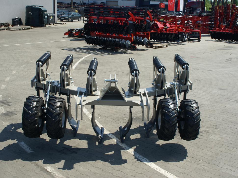 ROLEX Tiefenlockerer / Subsoiler / Décompacteur / Dissodatori / Subsolador / Глубокорыхлитель / Głębosz typ V 3 m - Subsolador: foto 5 ROLEX Tiefenlockerer / Subsoiler / Décompacteur / Dissodatori / Subsolador / Глубокорыхлитель / Głębosz typ V 3 m - Subsolador: foto 5